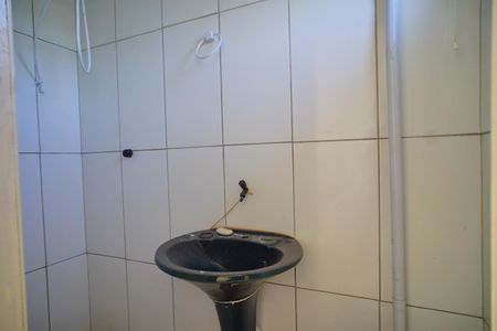 Banheiro  de apartamento para alugar com 2 quartos, 38m² em Santa Rosa de Lima, Porto Alegre