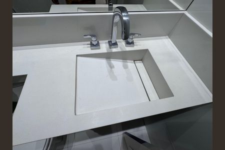 Apartamento para alugar com 450m², 5 quartos e 3 vagasSuite 3 - Banheiro 