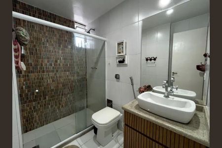 Apartamento à venda com 77m², 2 quartos e 1 vagaBanheiro