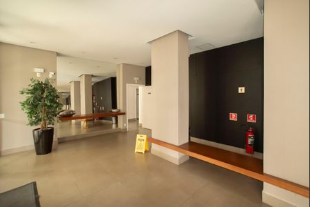 Apartamento para alugar com 70m², 2 quartos e 2 vagasHall social