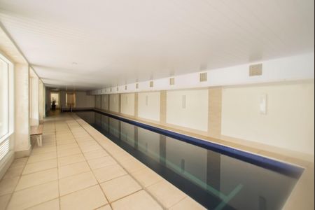 Apartamento para alugar com 70m², 2 quartos e 2 vagasÁrea comum - Piscina coberta