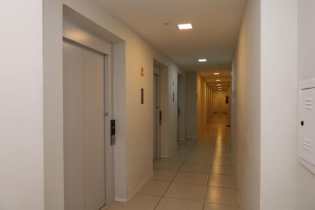 Apartamento para alugar com 43m², 2 quartos e sem vagaÁrea comum - Saguão do andar