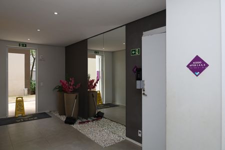 Apartamento para alugar com 43m², 2 quartos e sem vagaÁrea comum - Saguão do prédio
