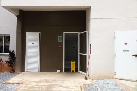 Apartamento para alugar com 43m², 2 quartos e sem vagaÁrea comum - Entrada do prédio