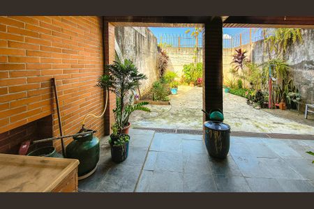 Casa à venda com 272m², 5 quartos e 2 vagasQuintal