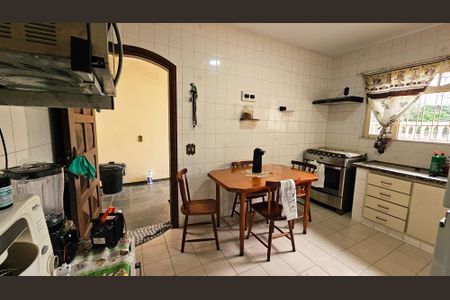 Casa à venda com 300m², 2 quartos e 2 vagas