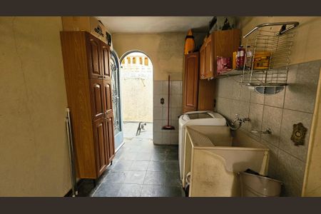 Casa à venda com 300m², 2 quartos e 2 vagas