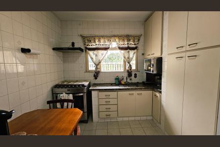 Casa à venda com 300m², 2 quartos e 2 vagas