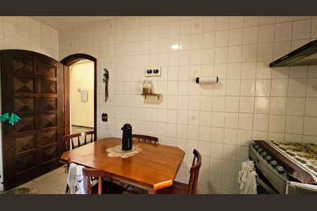 Casa à venda com 300m², 2 quartos e 2 vagas