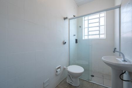 Banheiro de casa para alugar com 2 quartos, 100m² em Jardim Oriental, São Paulo