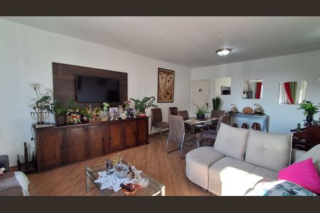 Apartamento à venda com 136m², 3 quartos e 1 vaga Apartamento à venda com 136m², 3 quartos e 1 vagaSala
