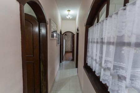 Casa à venda com 300m², 3 quartos e 2 vagasCorredor