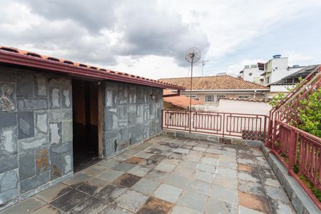 Casa à venda com 300m², 3 quartos e 2 vagasVaranda 2 do Terraço