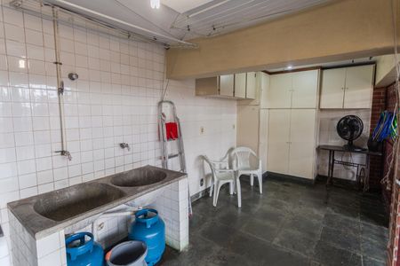 Casa à venda com 300m², 3 quartos e 2 vagasÁrea de Serviço