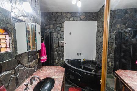 Casa à venda com 300m², 3 quartos e 2 vagasBanheiro da Suíte