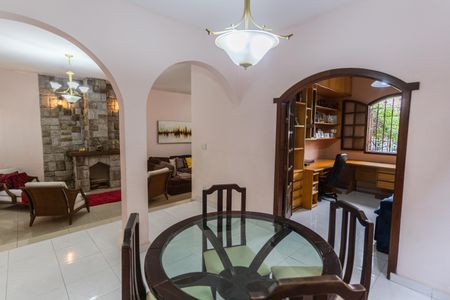 Casa à venda com 300m², 3 quartos e 2 vagasCopa