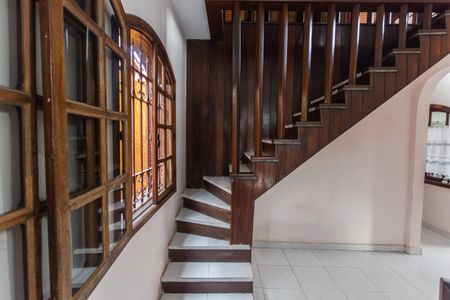 Casa à venda com 300m², 3 quartos e 2 vagasEscada de Acesso ao Terraço