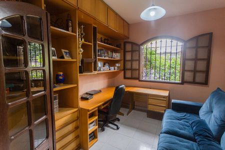 Casa à venda com 300m², 3 quartos e 2 vagasEscritório