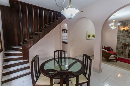 Casa à venda com 300m², 3 quartos e 2 vagasCopa