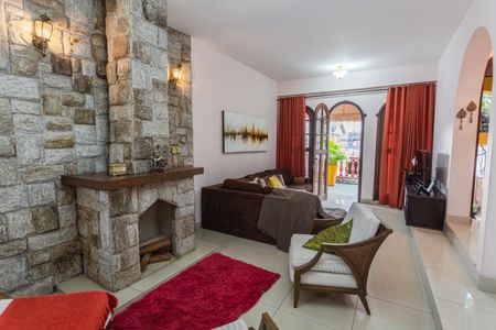 Casa à venda com 300m², 3 quartos e 2 vagasSala