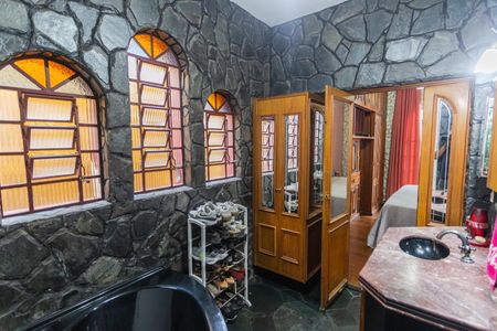Casa à venda com 300m², 3 quartos e 2 vagasBanheiro da Suíte