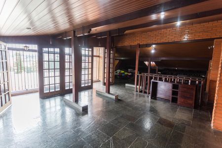 Casa à venda com 300m², 3 quartos e 2 vagasTerraço