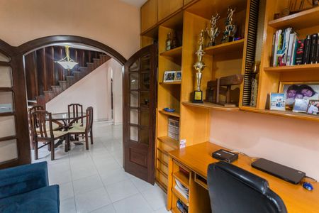 Casa à venda com 300m², 3 quartos e 2 vagasEscritório
