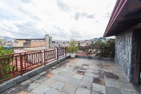 Casa à venda com 300m², 3 quartos e 2 vagasVaranda 2 do Terraço