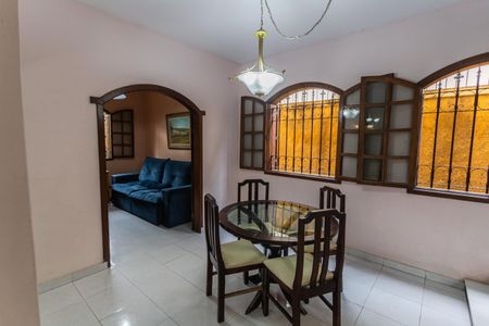 Casa à venda com 300m², 3 quartos e 2 vagasCopa