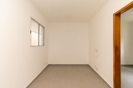 Sala de apartamento para alugar com 2 quartos, 41m² em Vila Paulo Silas, São Paulo