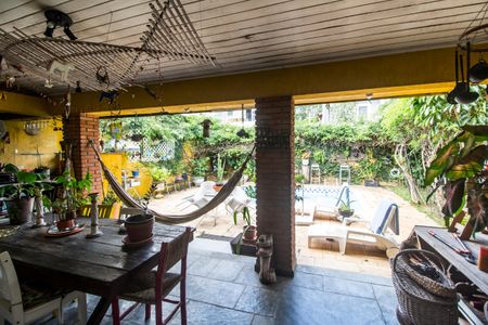 Casa de condomínio para alugar com 330m², 4 quartos e 5 vagasVista da Sala