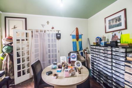 Casa de condomínio para alugar com 330m², 4 quartos e 5 vagasEscritório