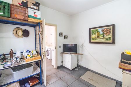 Casa de condomínio para alugar com 330m², 4 quartos e 5 vagasQuarto de Serviço