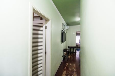 Casa de condomínio para alugar com 330m², 4 quartos e 5 vagasCorredor