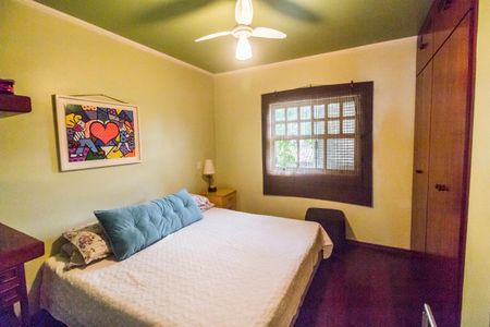 Casa de condomínio para alugar com 330m², 4 quartos e 5 vagasSuíte 2