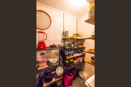 Casa de condomínio para alugar com 330m², 4 quartos e 5 vagasDespensa