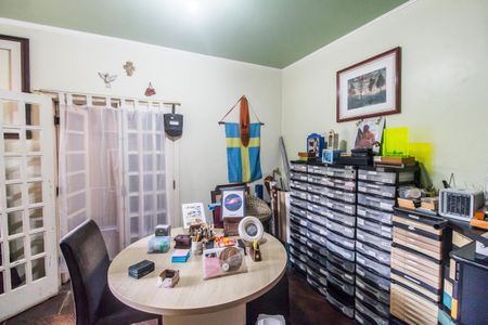 Casa de condomínio para alugar com 330m², 4 quartos e 5 vagasEscritório