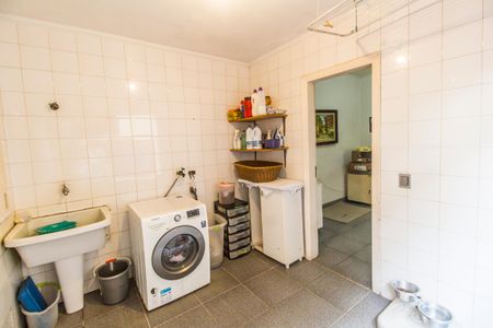 Casa de condomínio para alugar com 330m², 4 quartos e 5 vagasÁrea de Serviço