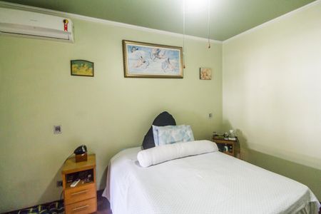 Casa de condomínio para alugar com 330m², 4 quartos e 5 vagasSuíte