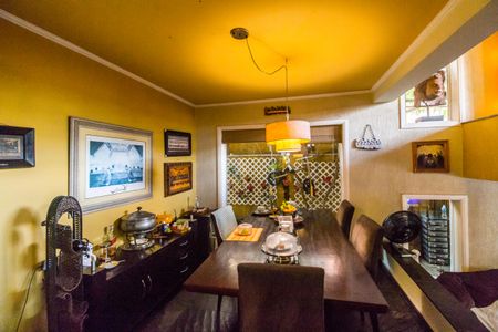 Casa de condomínio para alugar com 330m², 4 quartos e 5 vagasSala 