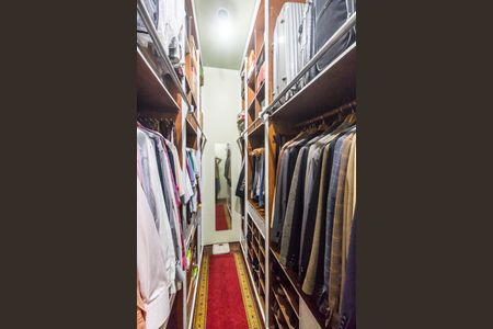 Casa de condomínio para alugar com 330m², 4 quartos e 5 vagasCloset da suíte