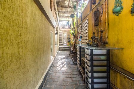 Casa de condomínio para alugar com 330m², 4 quartos e 5 vagasCorredor