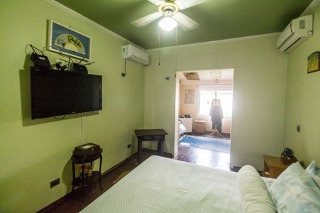 Casa de condomínio para alugar com 330m², 4 quartos e 5 vagasSuíte