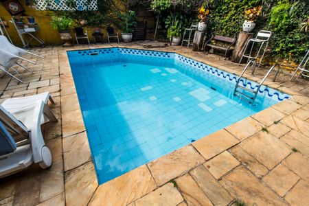 Casa de condomínio para alugar com 330m², 4 quartos e 5 vagasPiscina