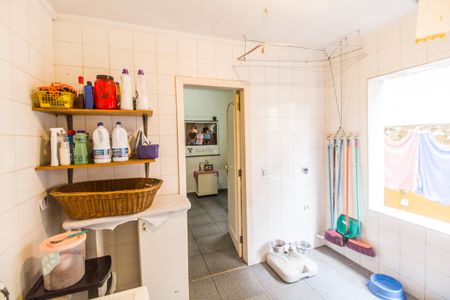 Casa de condomínio para alugar com 330m², 4 quartos e 5 vagasÁrea de Serviço