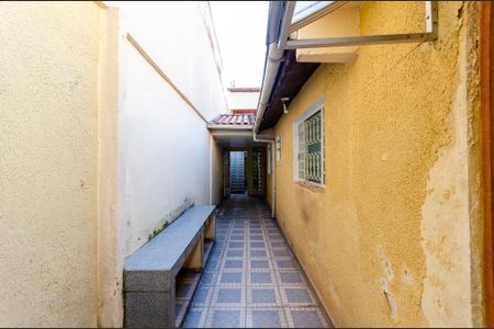 Casa à venda com 90m², 1 quarto e 2 vagasCorredor externo