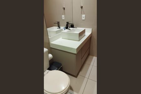 Banheiro de apartamento à venda com 2 quartos, 57m² em Vila Dom Pedro I, São Paulo
