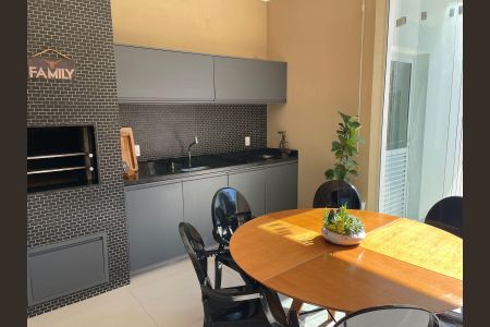 Casa de condomínio à venda com 205m², 3 quartos e 4 vagas Casa de condomínio à venda com 205m², 3 quartos e 4 vagasÁrea Comum