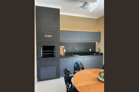 Casa de condomínio à venda com 205m², 3 quartos e 4 vagas Casa de condomínio à venda com 205m², 3 quartos e 4 vagasÁrea Comum