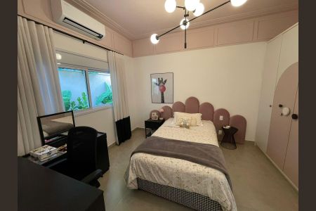 Casa de condomínio à venda com 205m², 3 quartos e 4 vagas Casa de condomínio à venda com 205m², 3 quartos e 4 vagasQuarto